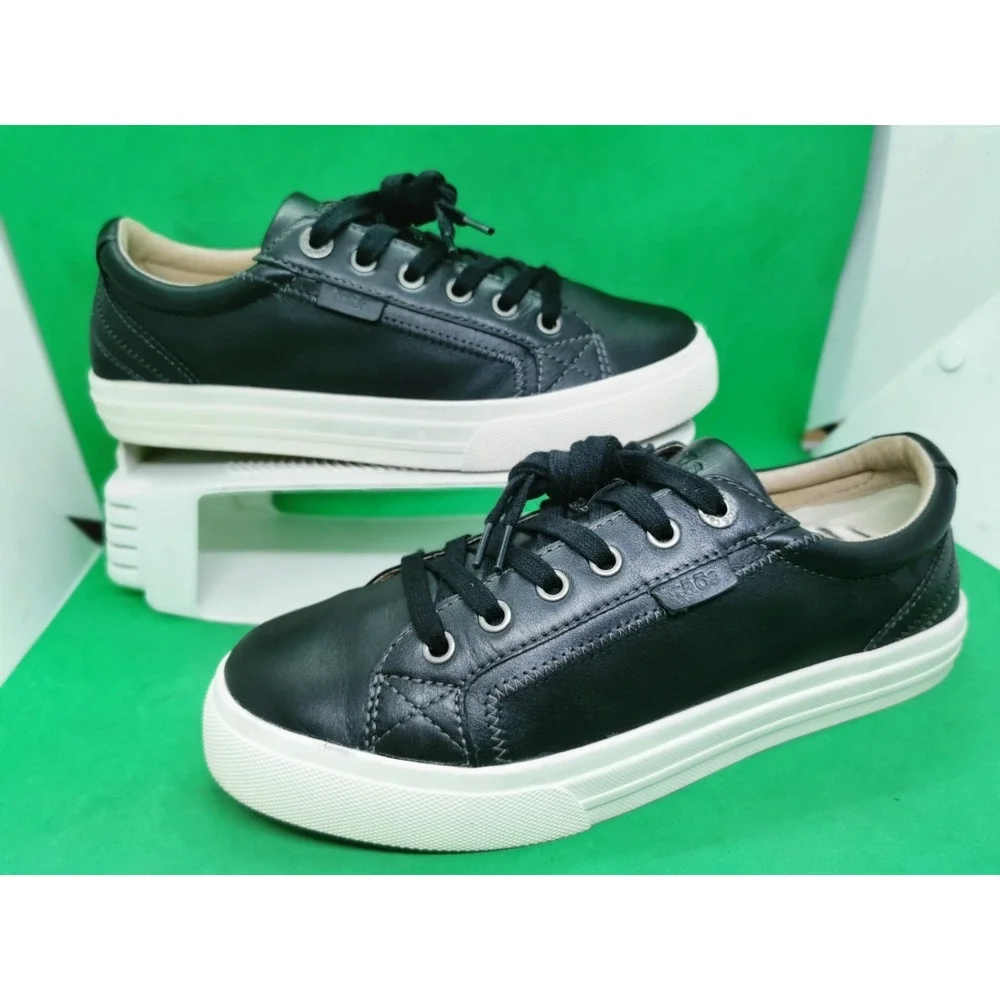 Taos Plim Soul Lux Black Leather Sneakers Womens Size 8.5 Low Top Lace Up Shoes